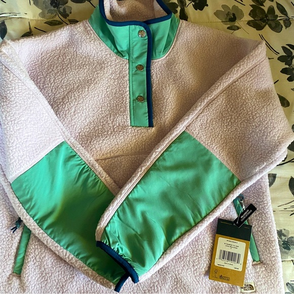 Brand new The North Face snap fleece - Picture 3 of 10